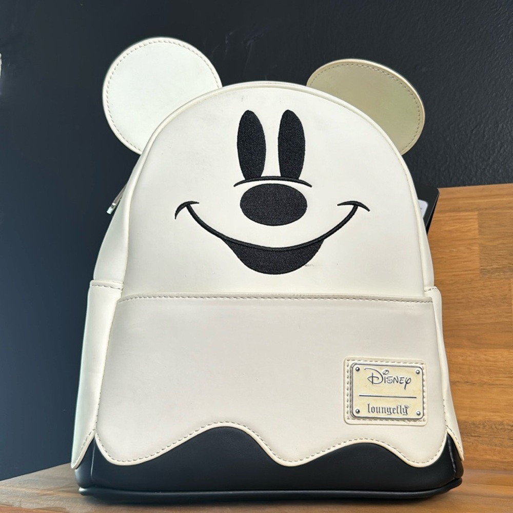 New with tags glow in the dark mickey ghost loungefly